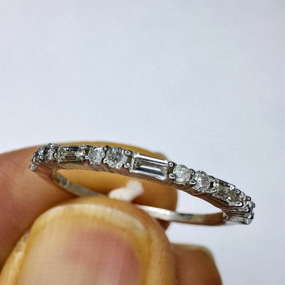 14K white gold 0.6ct E/VS1 Baguette Round Brilliant Diamond band sz6 1.5gm - Picture 4 of 8